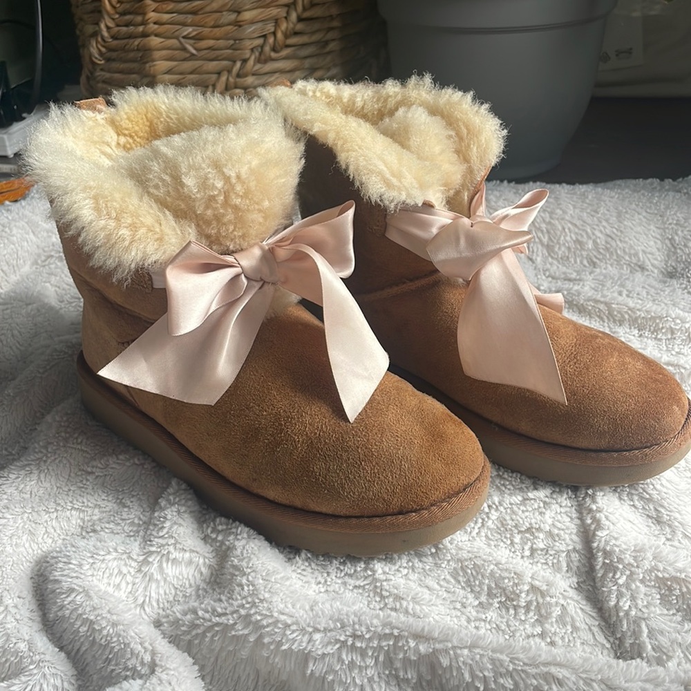 UGG Gita Bow Boot Mini